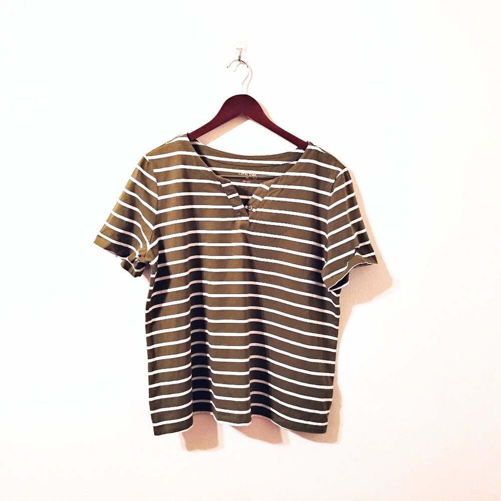 Coral Bay XL olive green striped boxy v-beck t-shirt